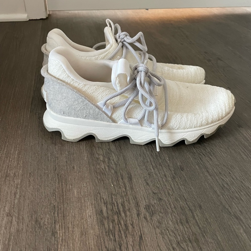 Sorel white tennis shoes. Size 8.